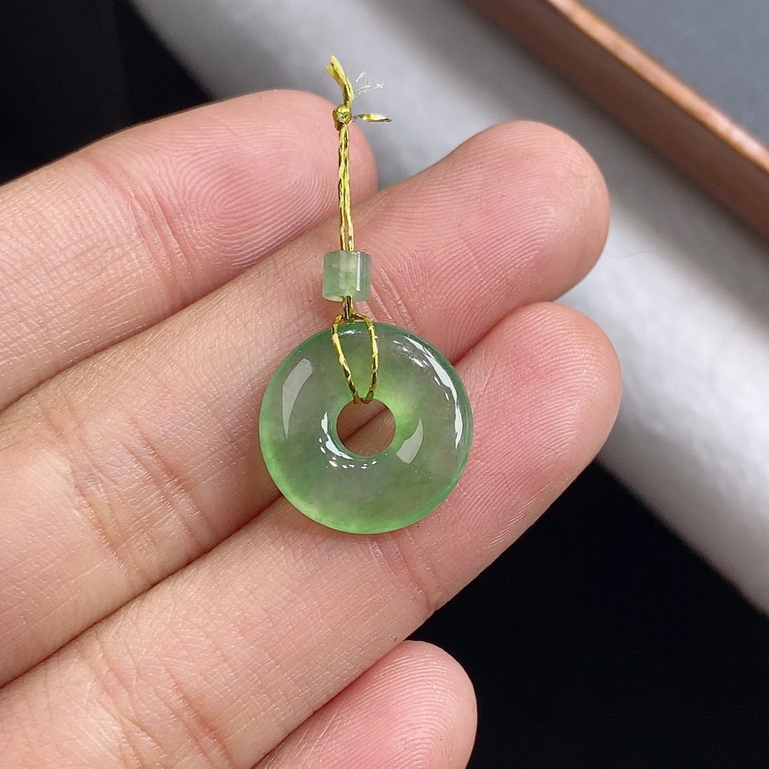 缅甸天然A货老坑冰种甜绿色翡翠甜甜圈