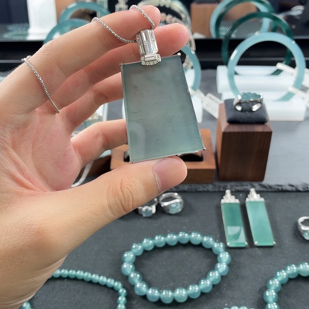 翡翠未镶嵌手镯无事牌