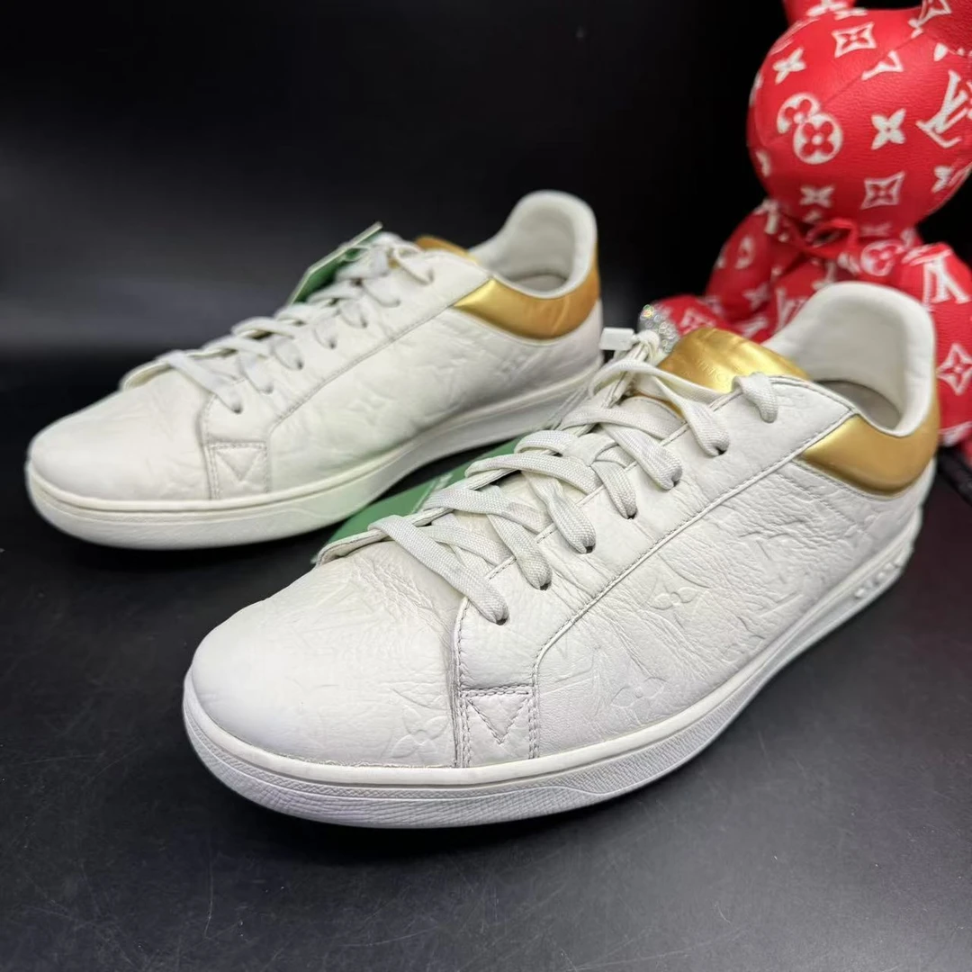 95新 LouisVuitton/路易威登 【AO特惠】41.5欧码白色压花板鞋ao49