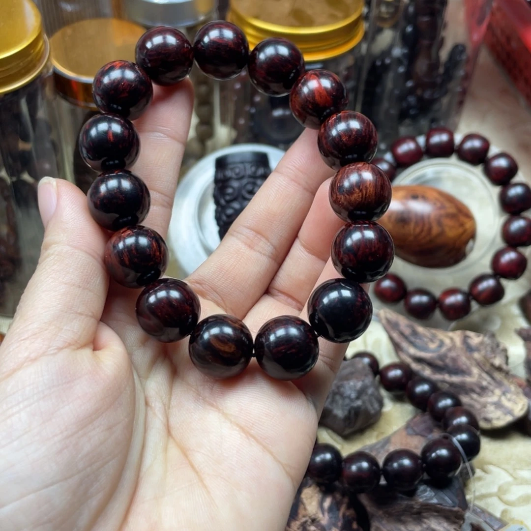 领***悟海南红降1.5单圈手串