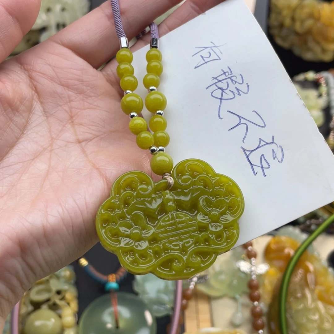 蛇纹石玉颈饰未镶嵌