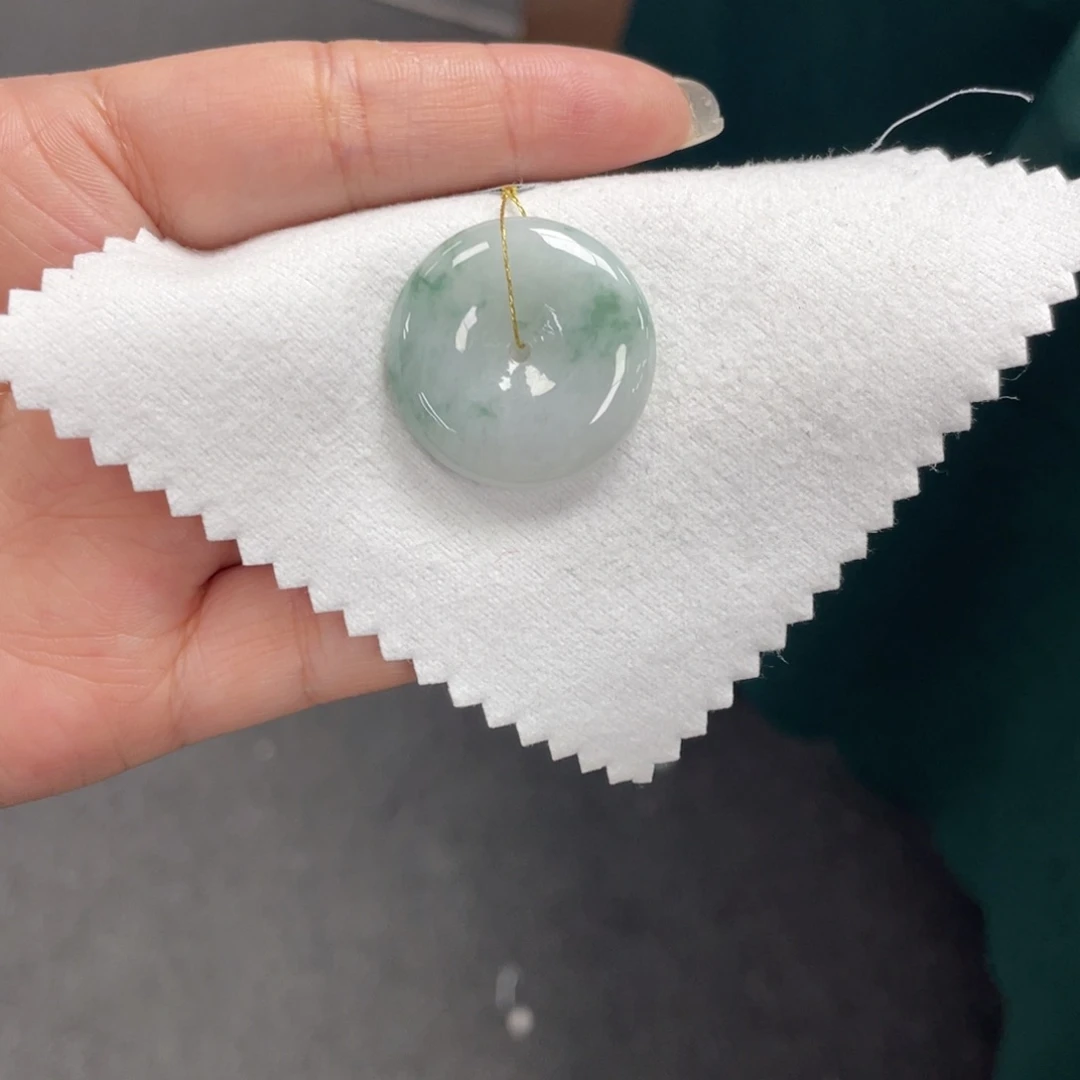 翡翠未镶嵌颈饰平安扣