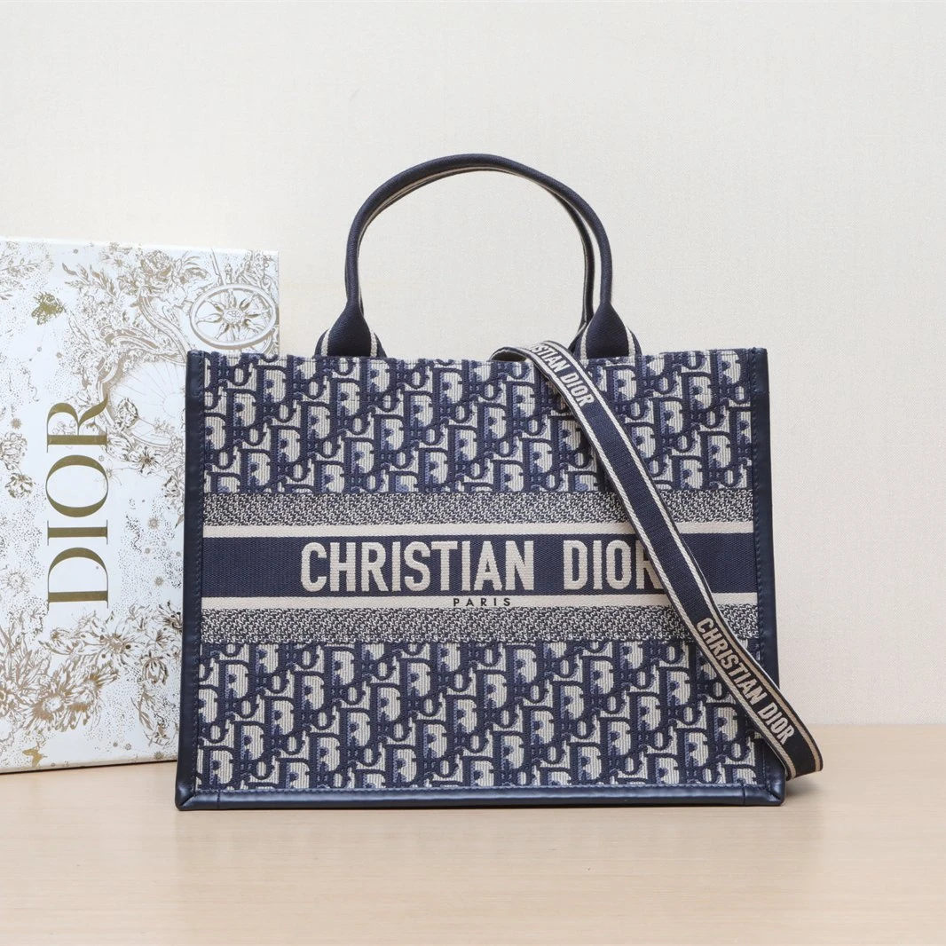 95新 DIOR/迪奥 【娇】Book Tote手提包 金扣 2024 P225887867