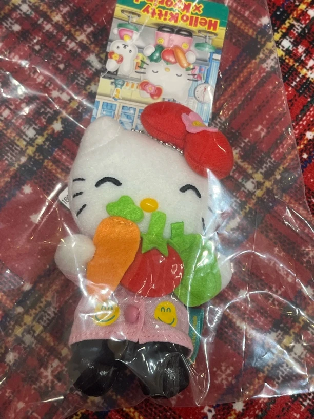 小猪专拍杏林堂抱蔬菜kitty挂件