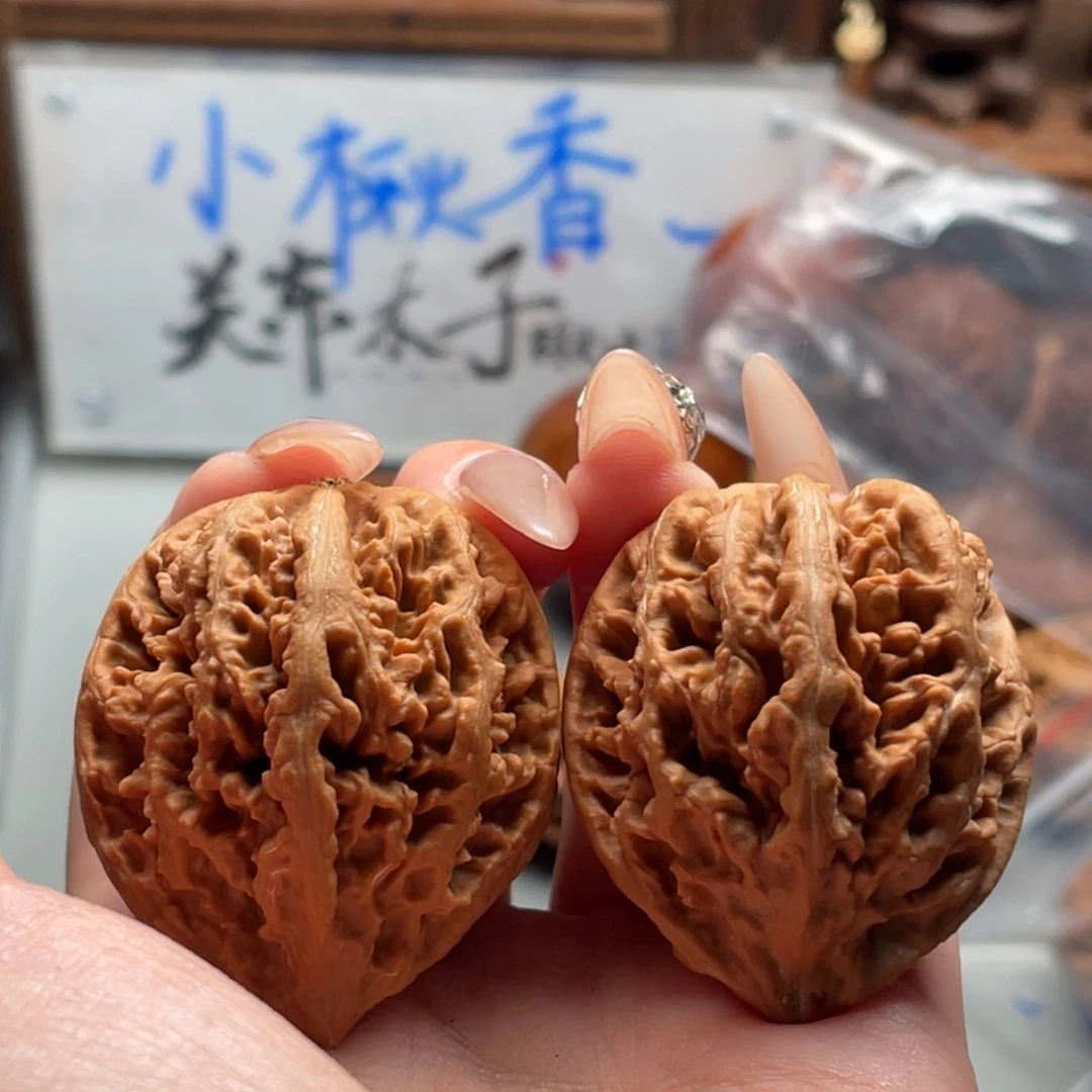 D***超文玩核桃把件小楸香55
