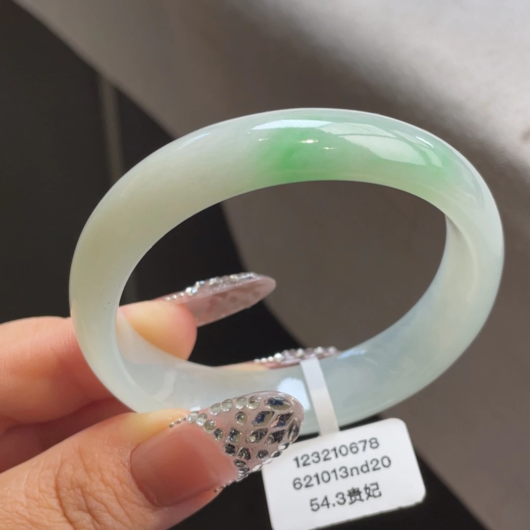 翡翠未镶嵌手镯【万内捡漏】糯冰飘绿贵妃手镯