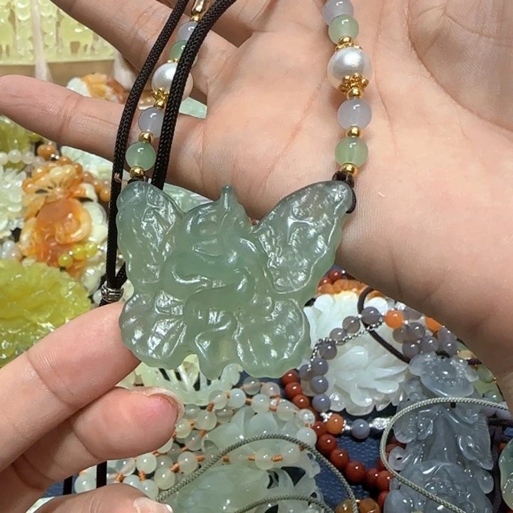 合金蛇纹石玉吊坠