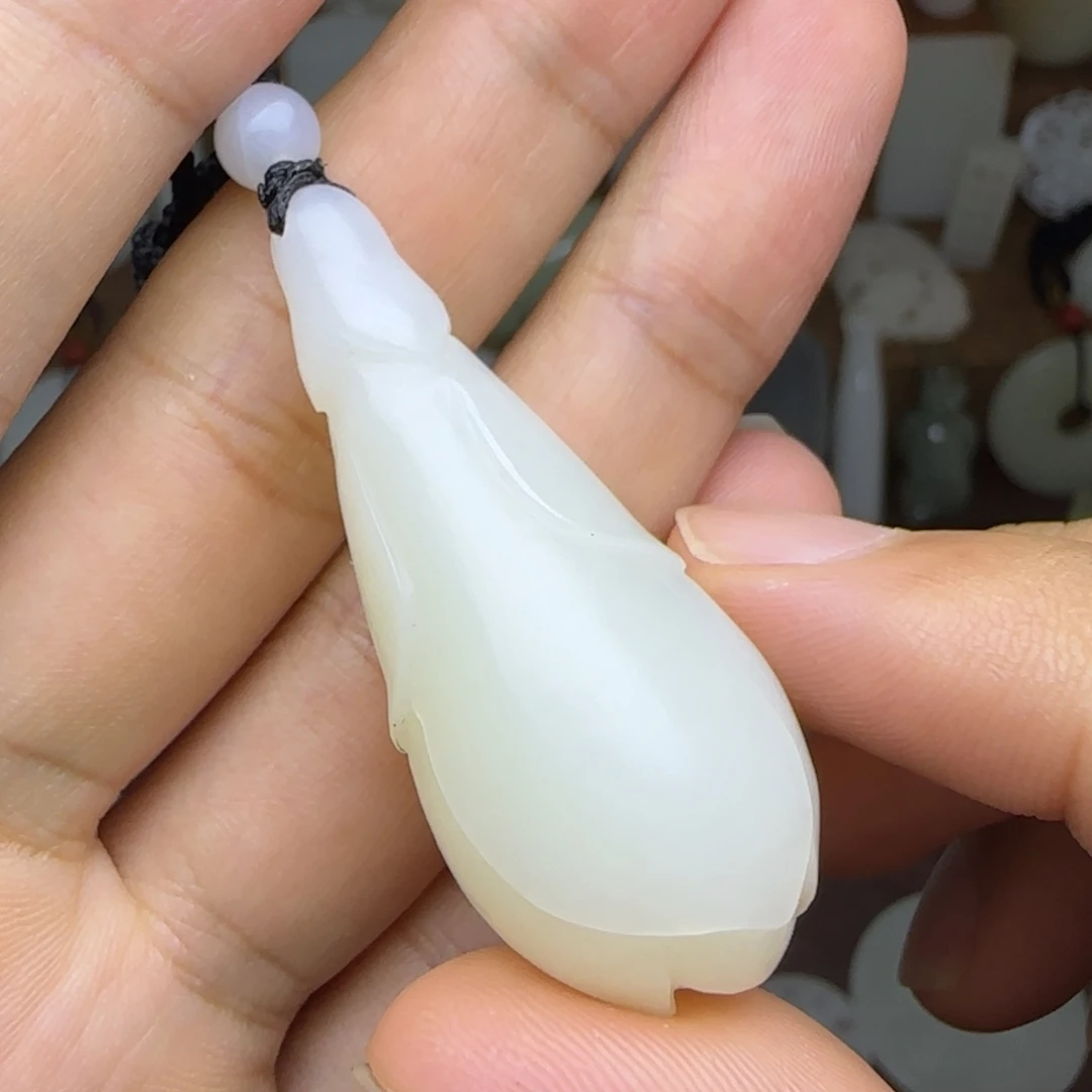 未镶嵌和田玉挂件玉兰花