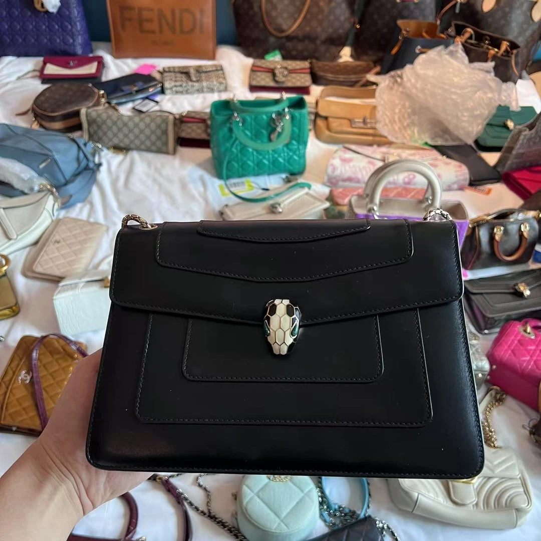 95新 BVLGARI/宝格丽 黑色蛇头斜挎包/龙龙在包展