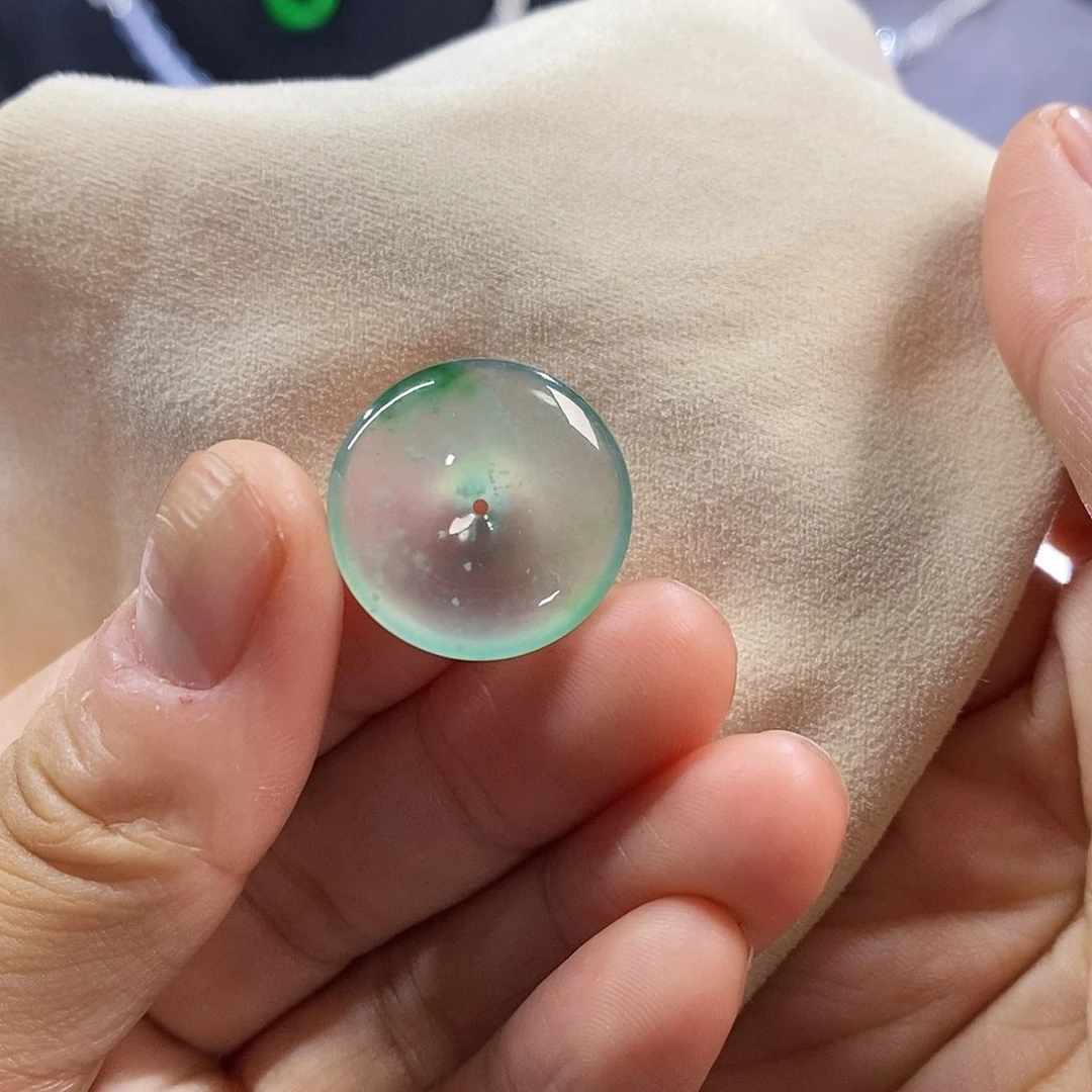 翡翠挂件未镶嵌平安扣