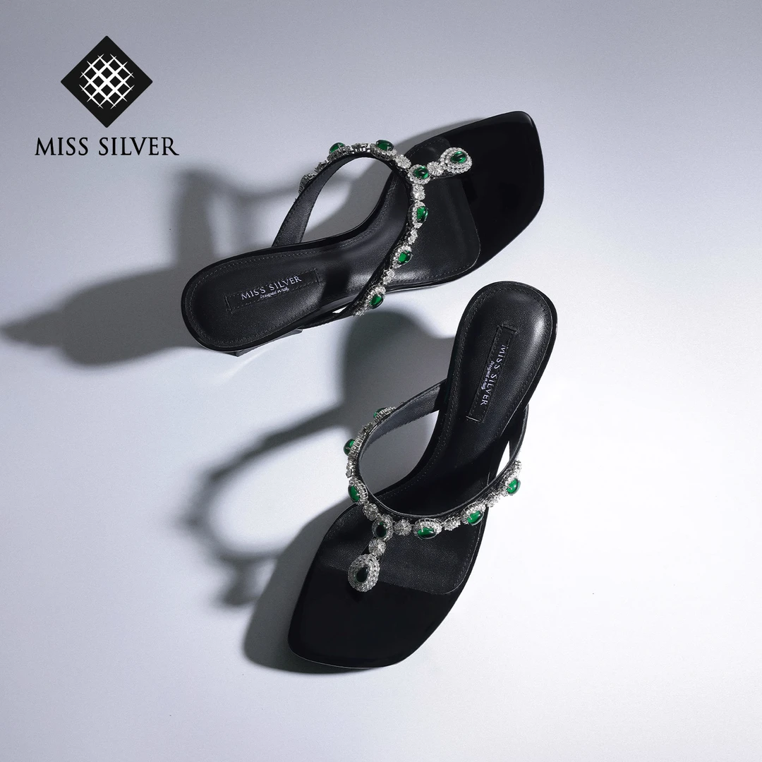 MISSSILVER【东京暮影】2025新款时尚水钻百搭夏季人字粗跟凉拖女