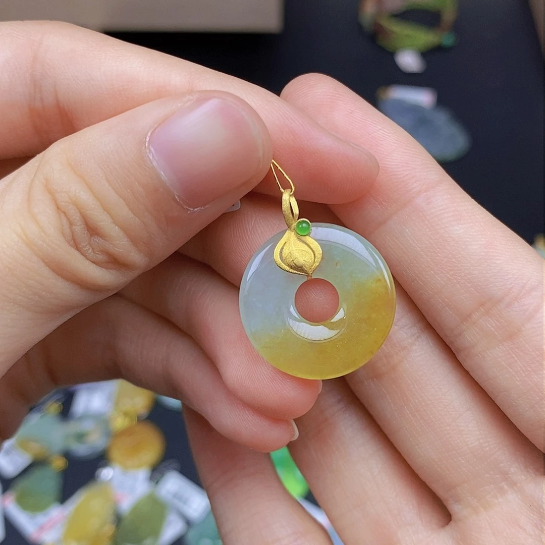 翡翠颈饰18K金镶嵌翡翠