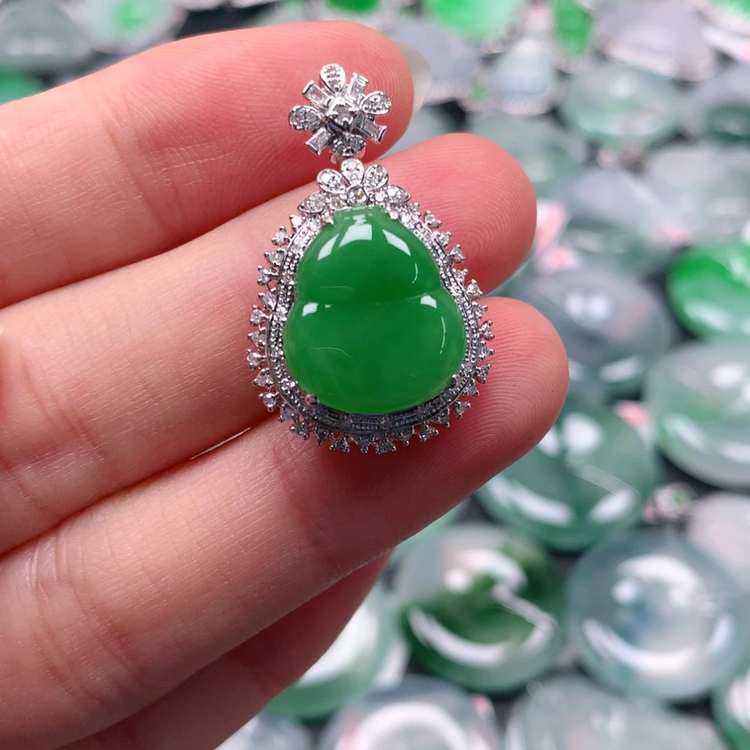 颈饰18K金镶嵌翡翠天然翡翠