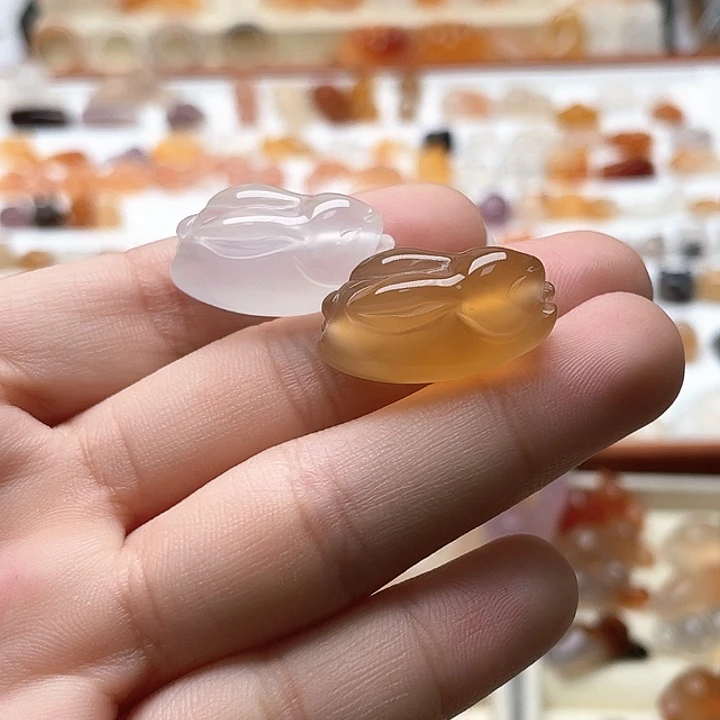 玛瑙/玉髓未镶嵌玛瑙飞天兔