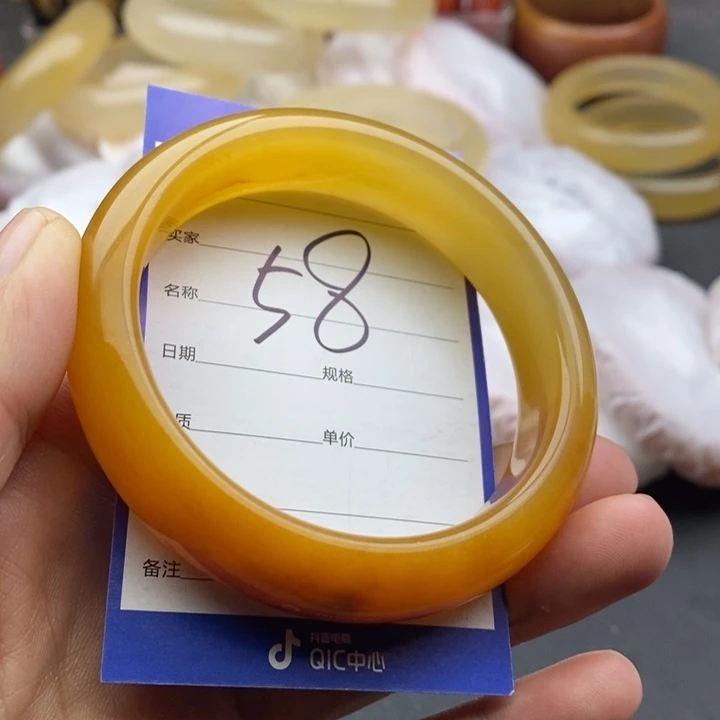 未镶嵌手镯石英质玉