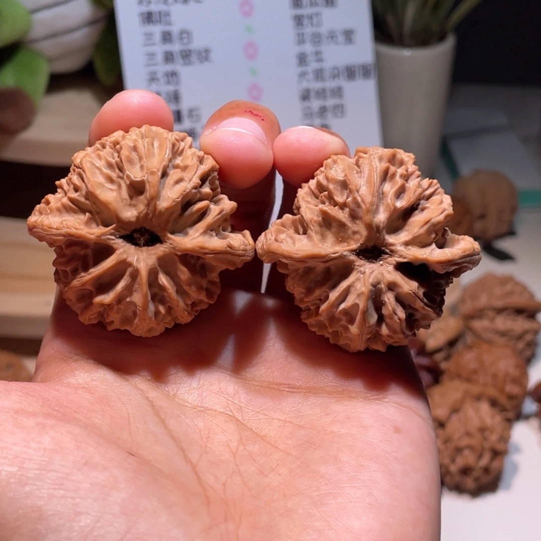 阿***栋文玩核桃吊坠42 39 苹果园 6735