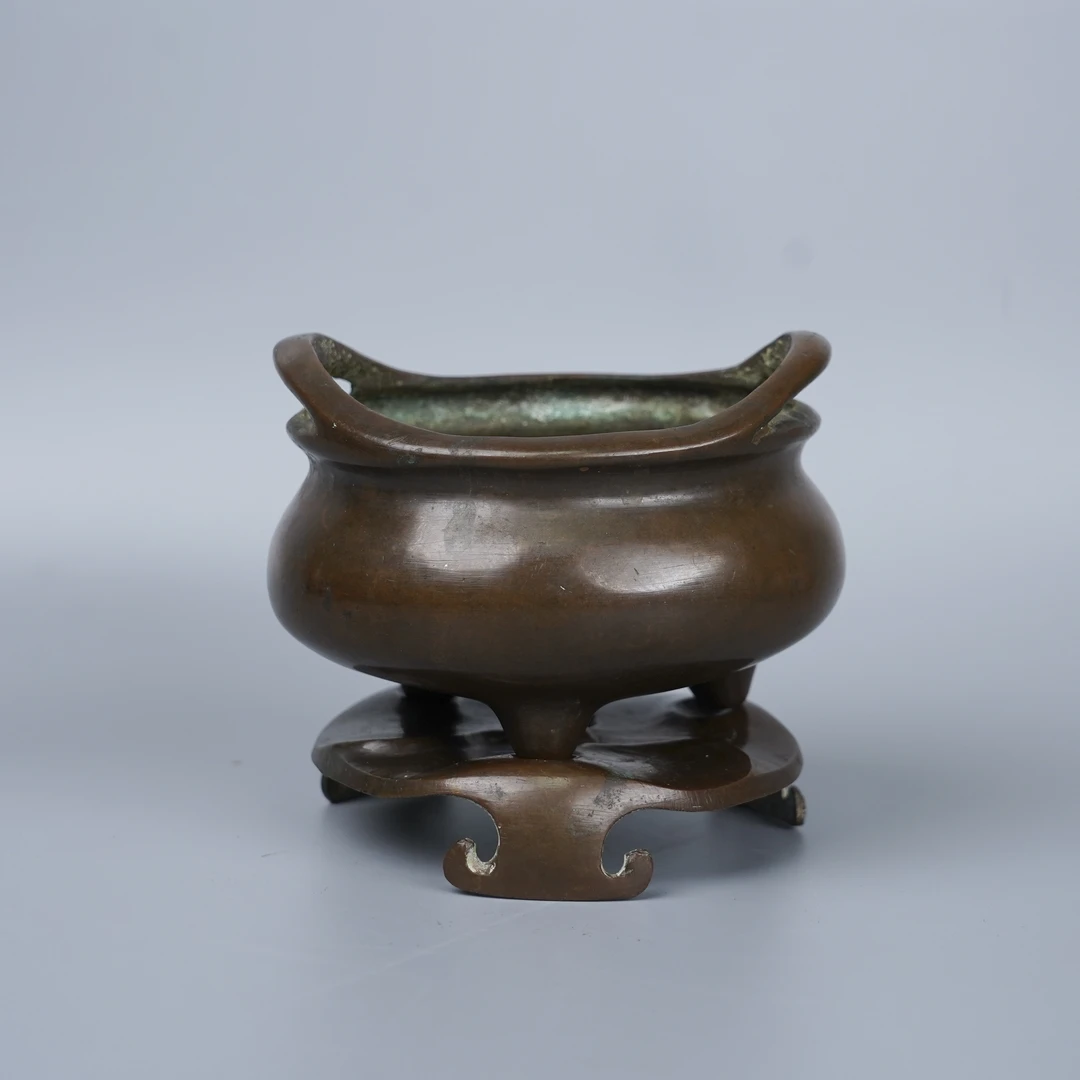 Lot024 清中期大明宣德年制款铜桥耳炉