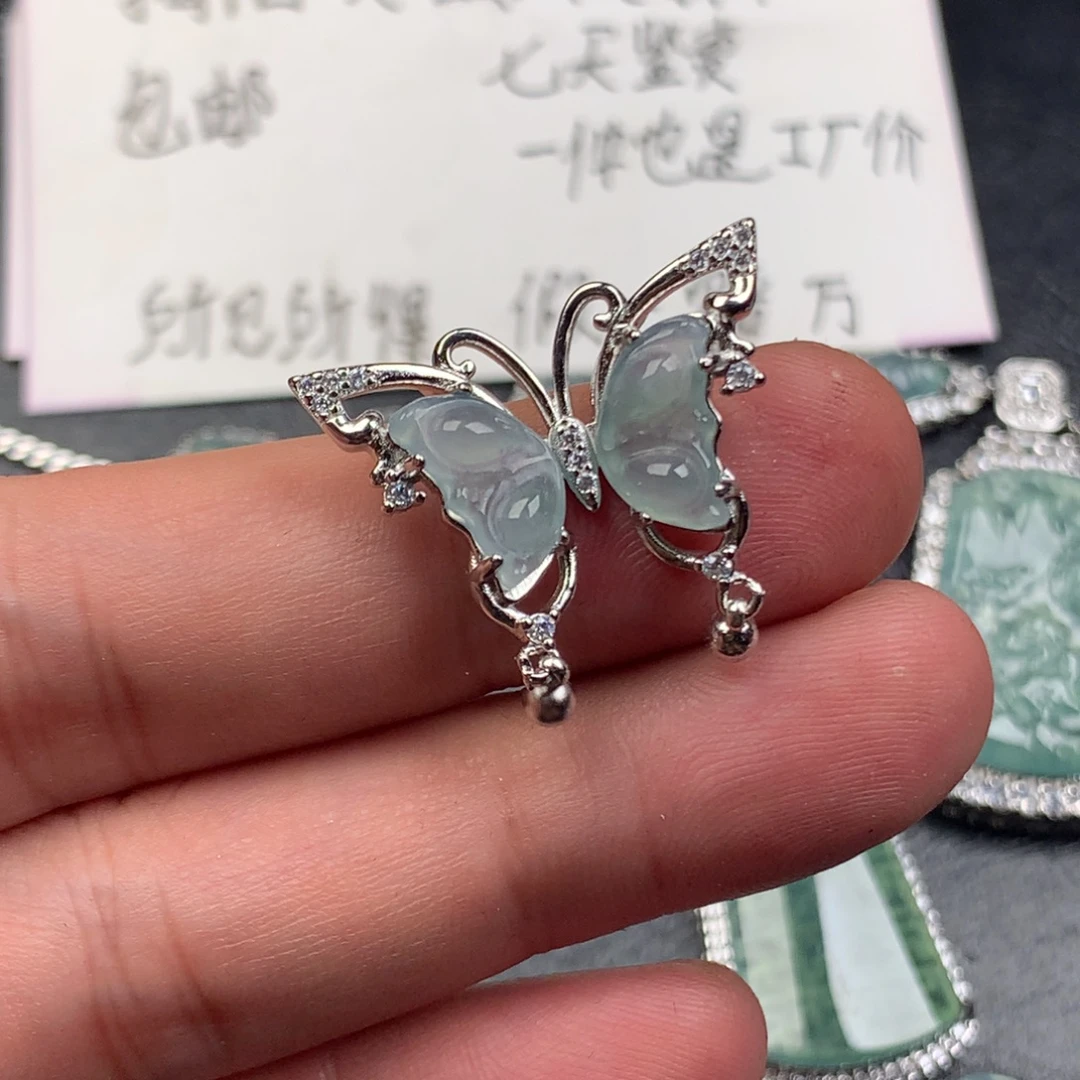 颈饰未镶嵌翡翠蝴蝶