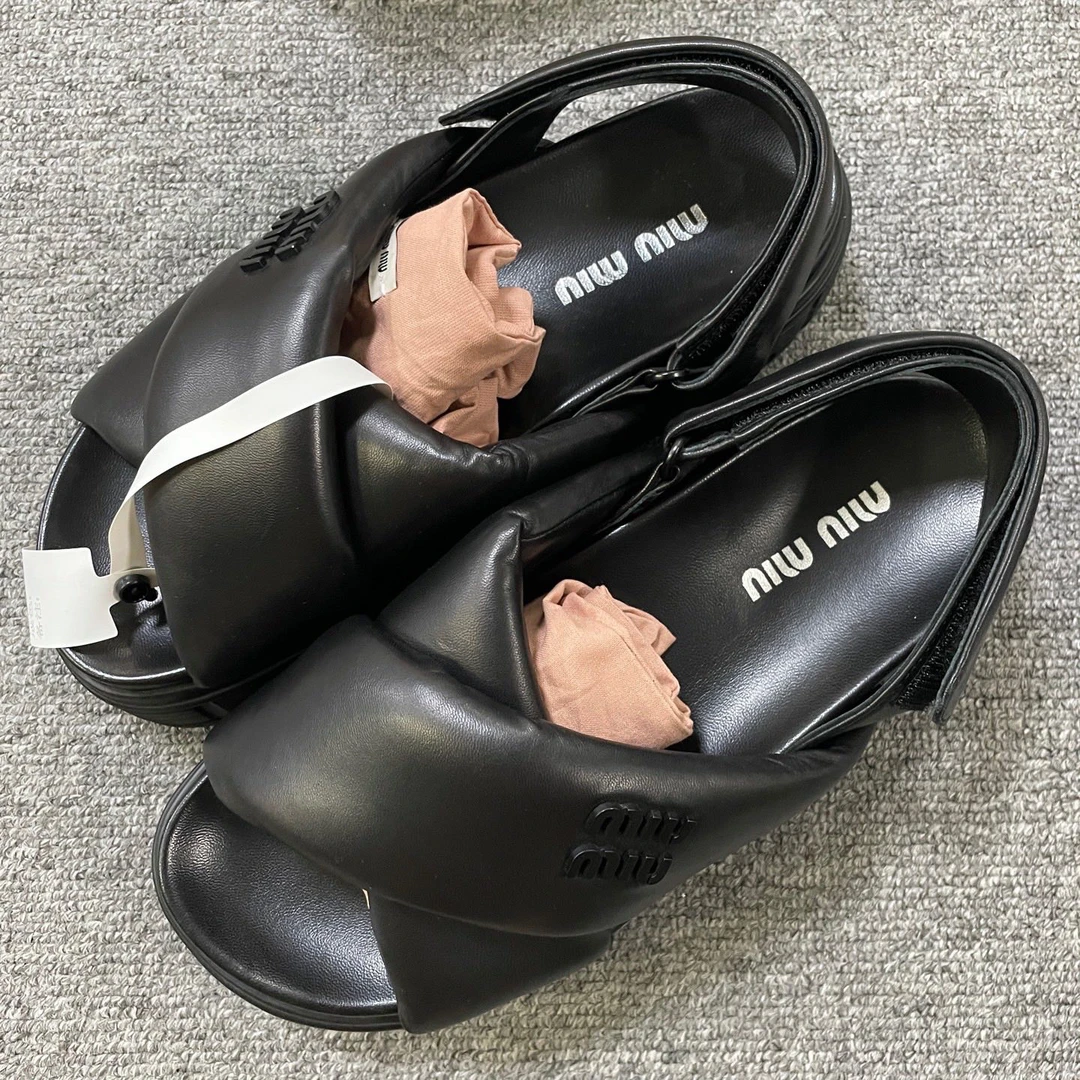 95新 MIU MIU/缪缪 徽标厚底魔术贴沙滩凉鞋 39码/09785
