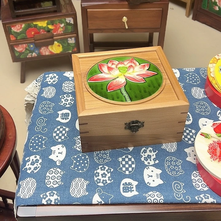 敏***橞手工艺品琉璃原木色实木首饰盒一支独秀