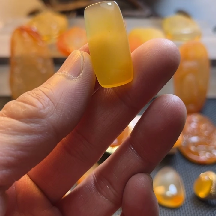 石英质玉颈饰未镶嵌玉****锦