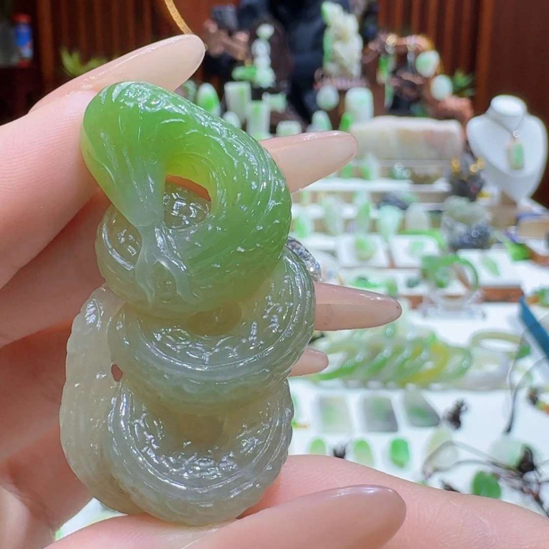 和田玉翠青浓翠富贵缠身未镶嵌