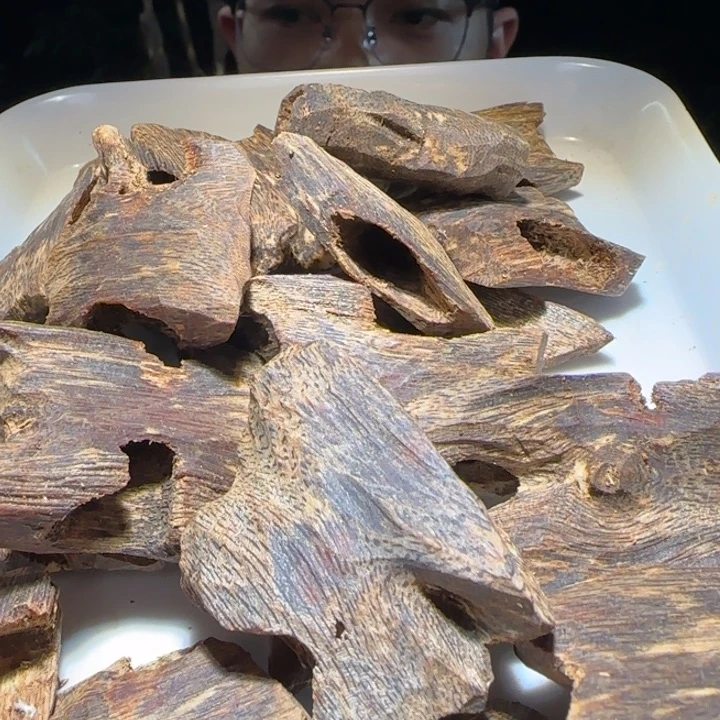 沉香手把件海南老白棋沉水块料100克