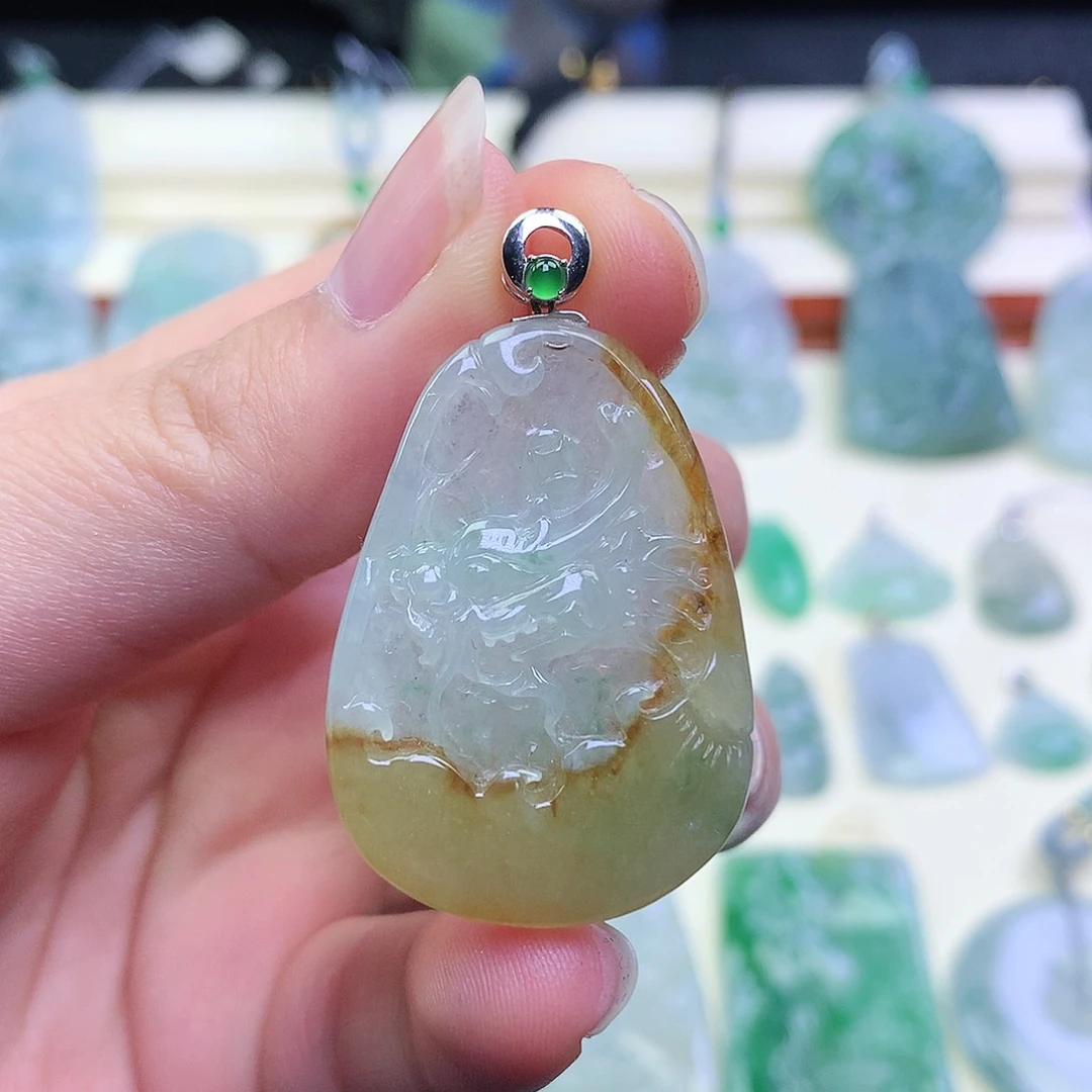 翡翠颈饰未镶嵌吊坠