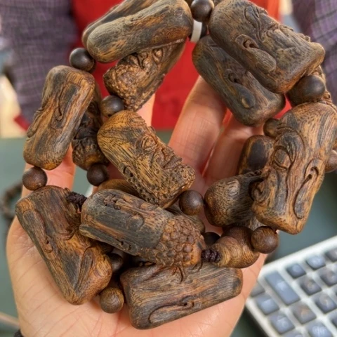 沉香手串乌身红土罗汉80多样性发1条