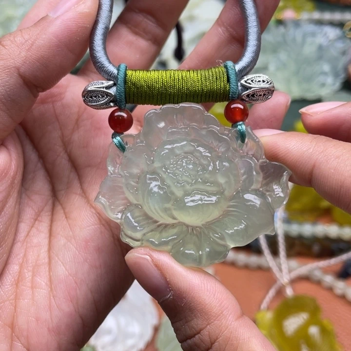 未镶嵌蛇纹石玉吊坠