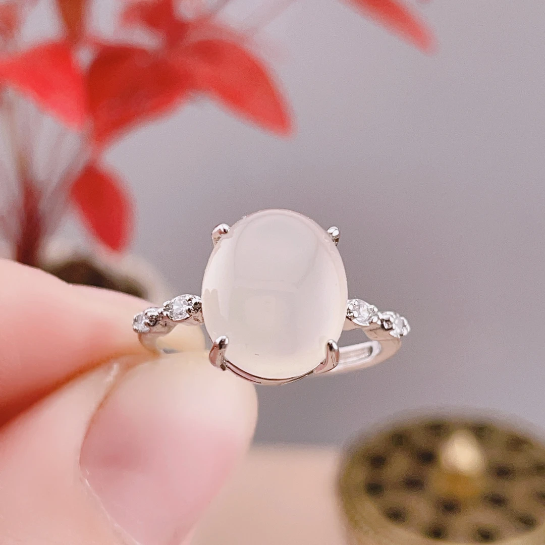 正品玛瑙玉髓戒指白冰玉石精品女戒简约轻奢高雅时尚戒子F652