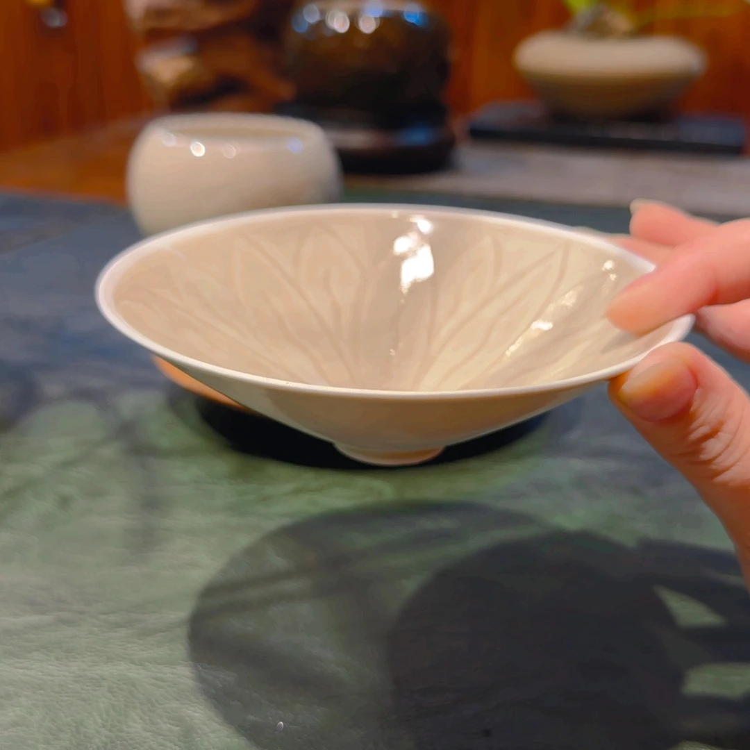 微澜定瓷 大斗笠 14cm 菊瓣纹  芒口