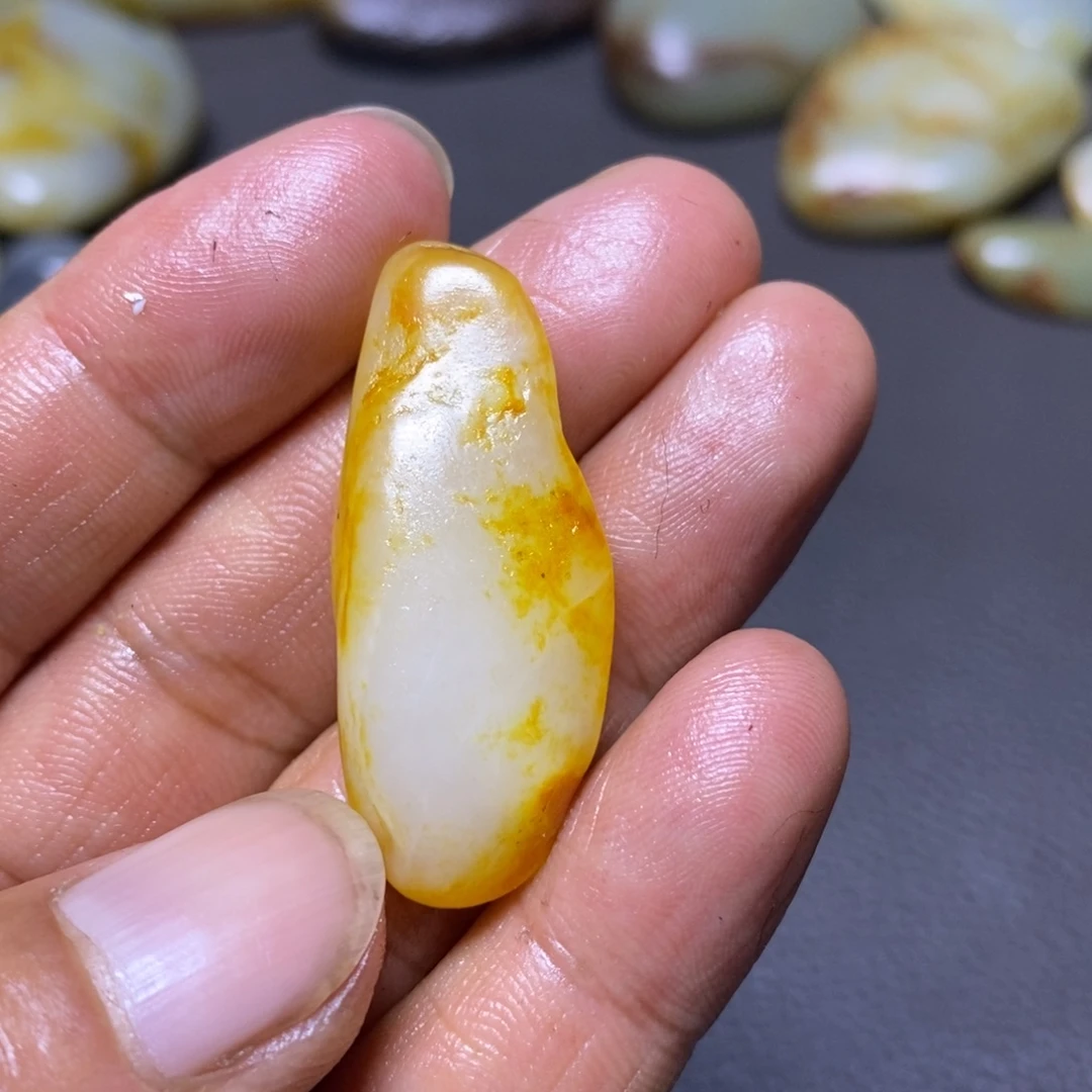 未镶嵌和田玉（糖玉）挂件