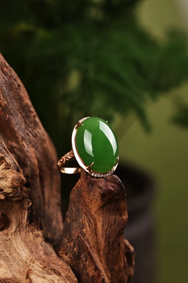 和田玉金镶嵌菠菜绿细腻满绿玉石