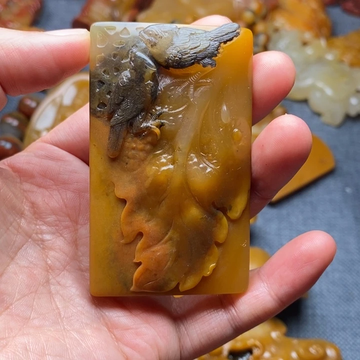 石英质玉（黄龙玉）合金颈饰