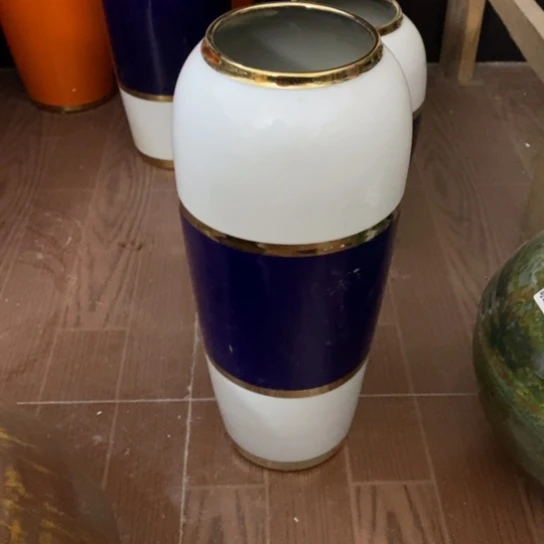 瓶景德镇陶瓷。景德镇陶瓷