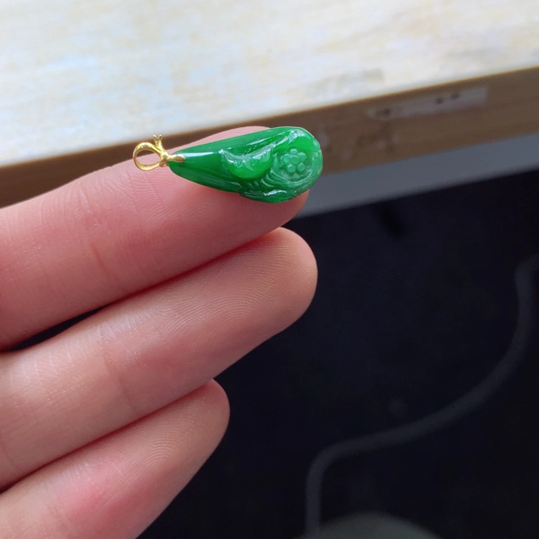 翡翠颈饰18K金镶嵌吊坠
