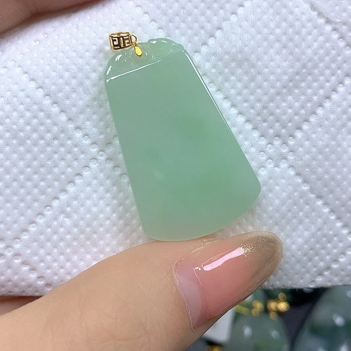 翡翠18K金镶嵌颈饰挂件