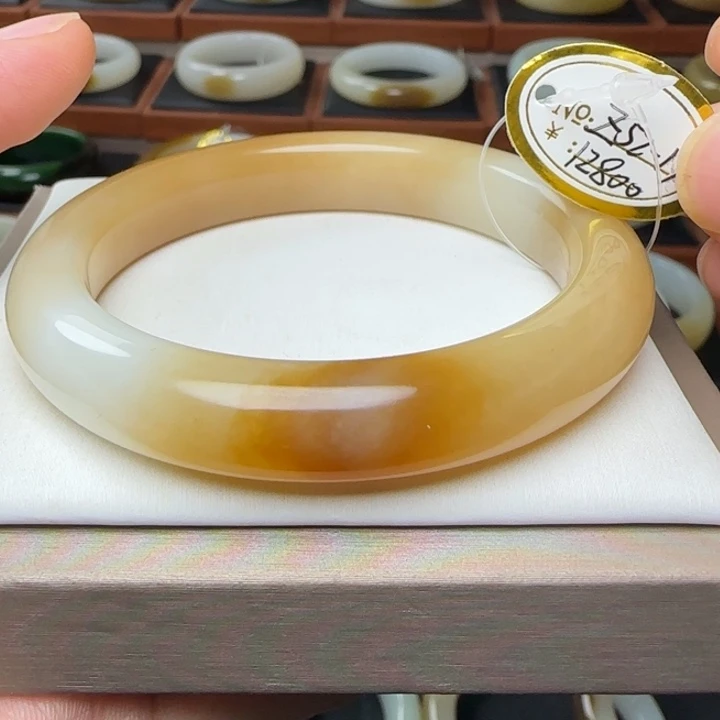 和田玉（糖玉）未镶嵌手镯