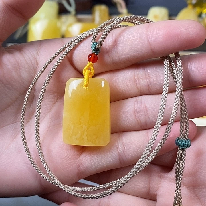 琥珀未镶嵌裸石无事牌