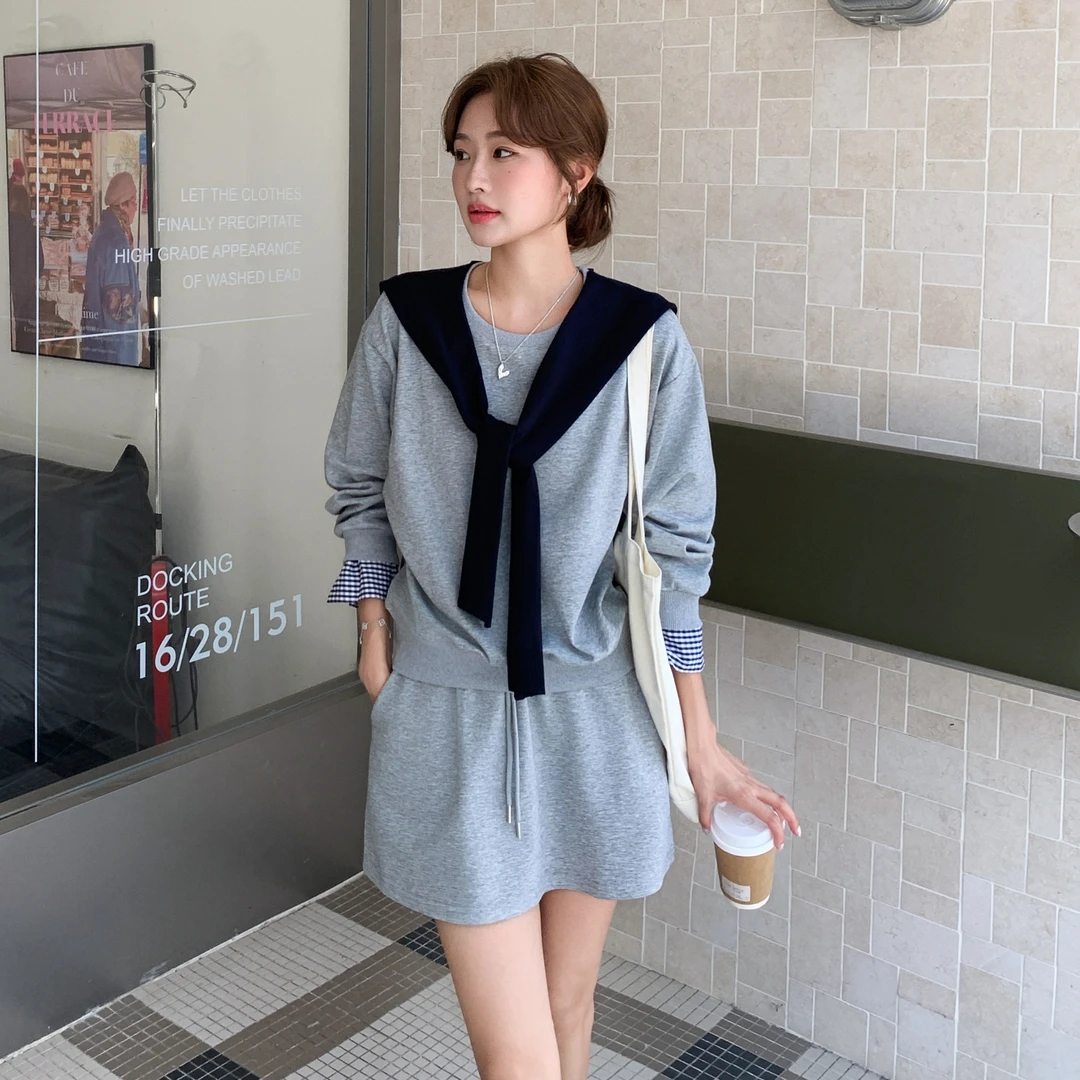 灰色小个子休闲风套装裙女减龄2025新款宽松显瘦披肩半身裙三件套