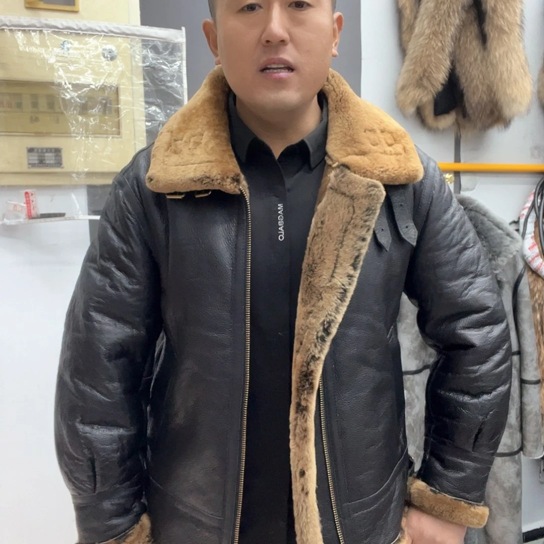 黑色翻领皮毛一体