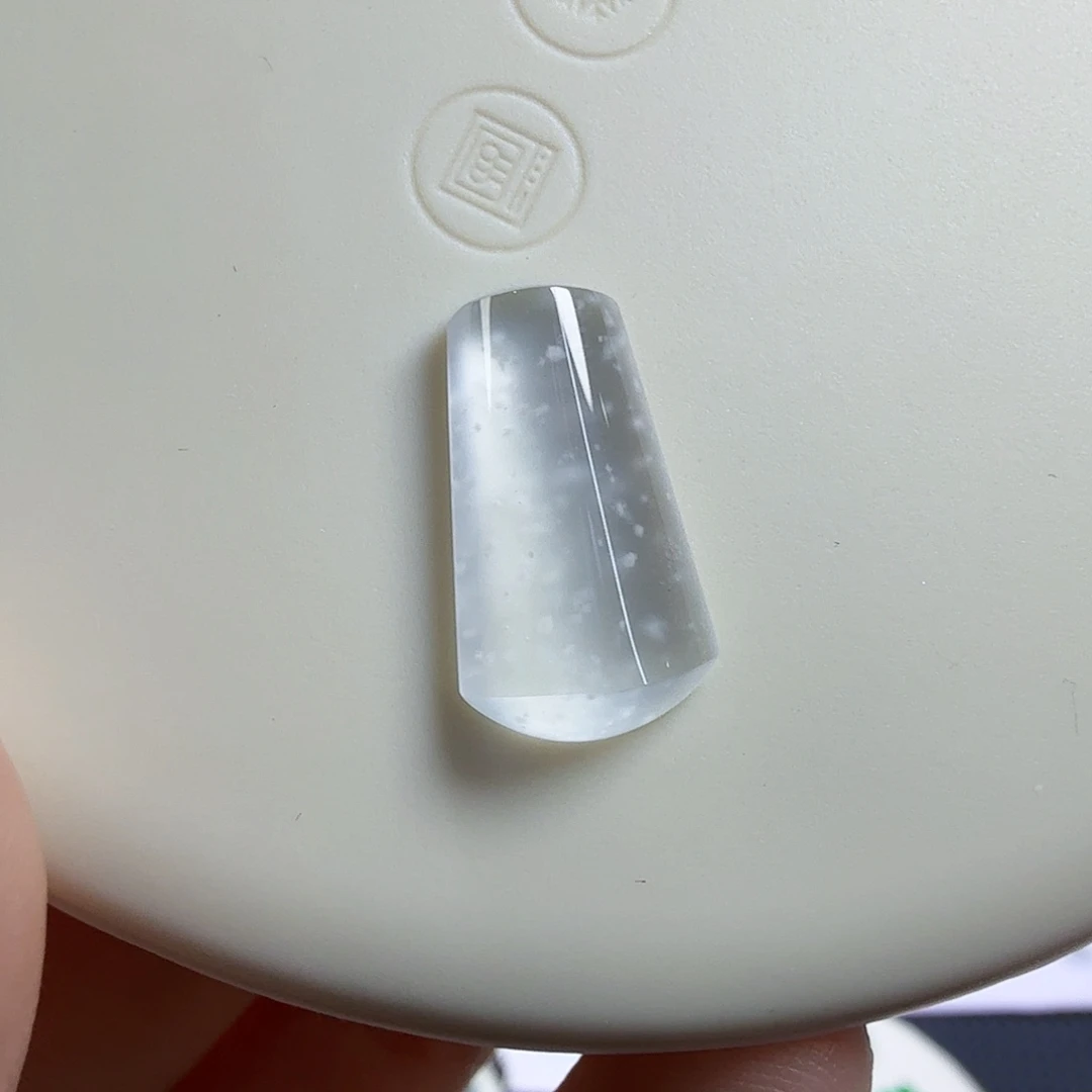 翡翠未镶嵌颈饰雪花无事牌