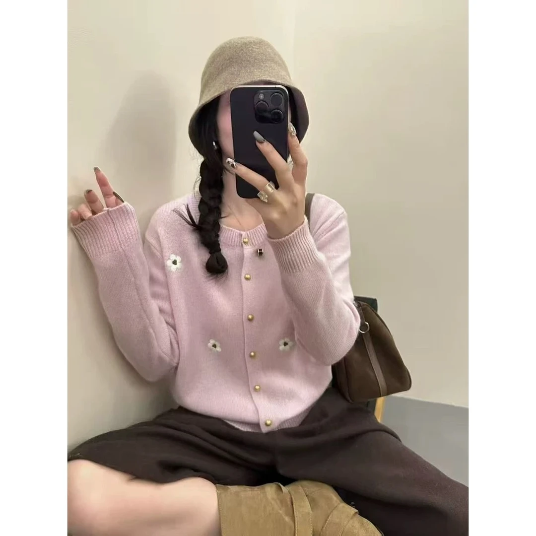 重工温柔～100纯羊毛《衣长57胸围55》小花刺绣重工纽扣时尚开衫