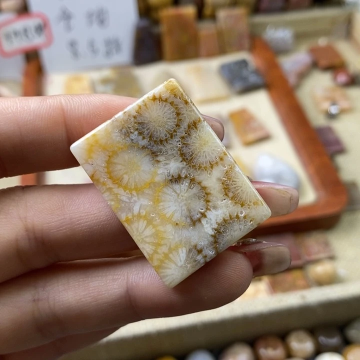 石英岩玉合金颈饰