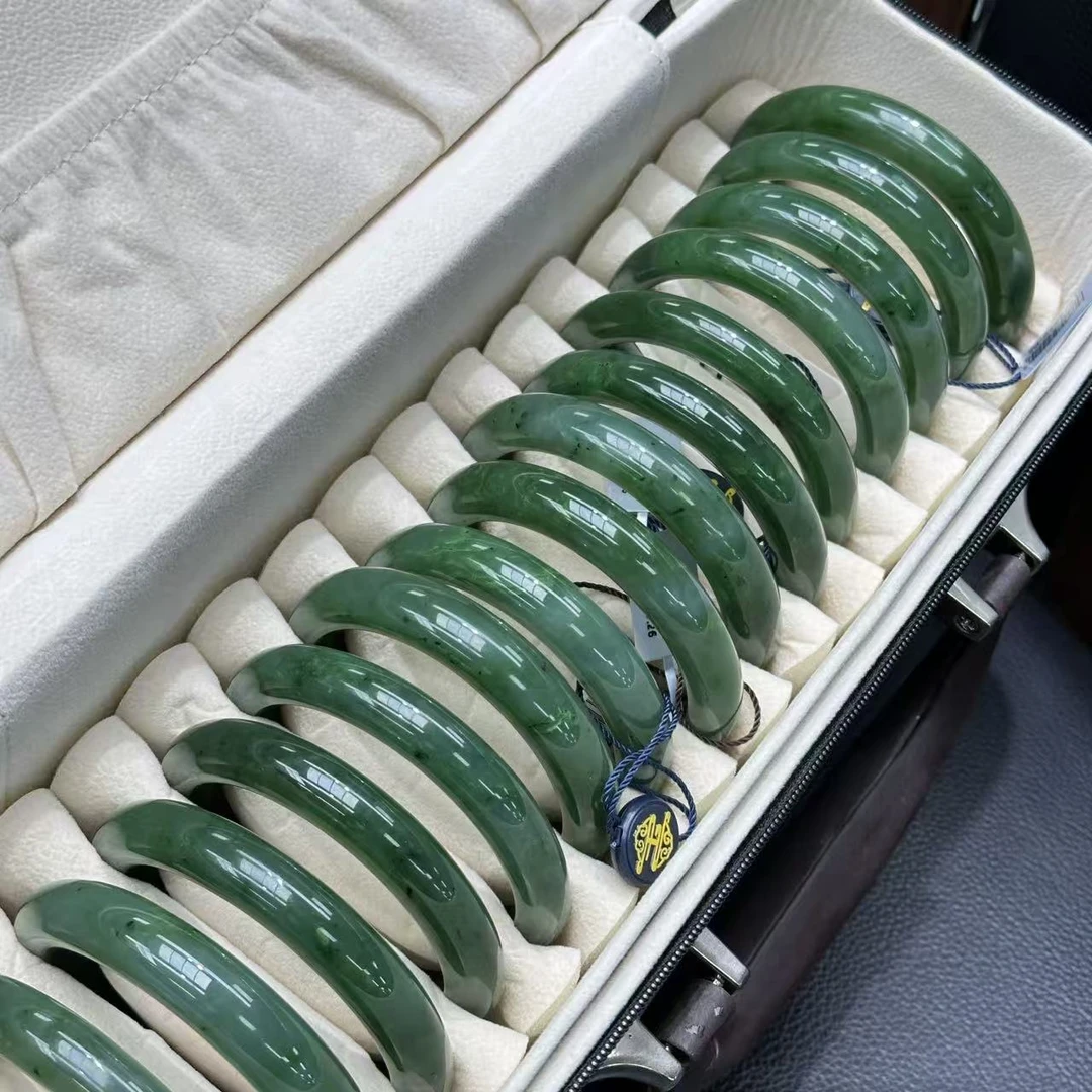 《XA44》天然和田玉碧玉手镯多样性发其一