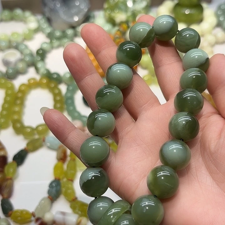 蛇纹石玉未镶嵌手持