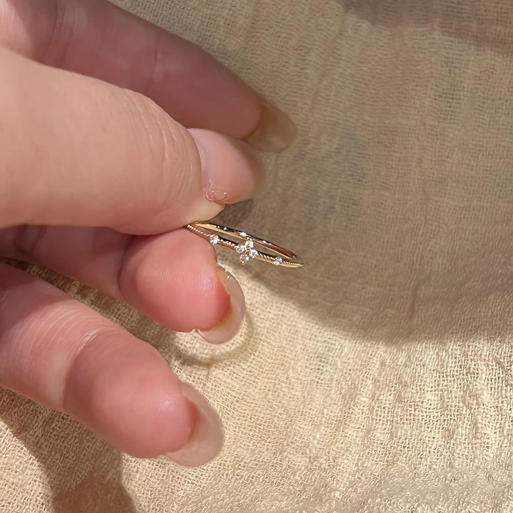 钛钢戒指 仿钻素圈四叶花戒指新款轻奢精致复古风小众设计指环