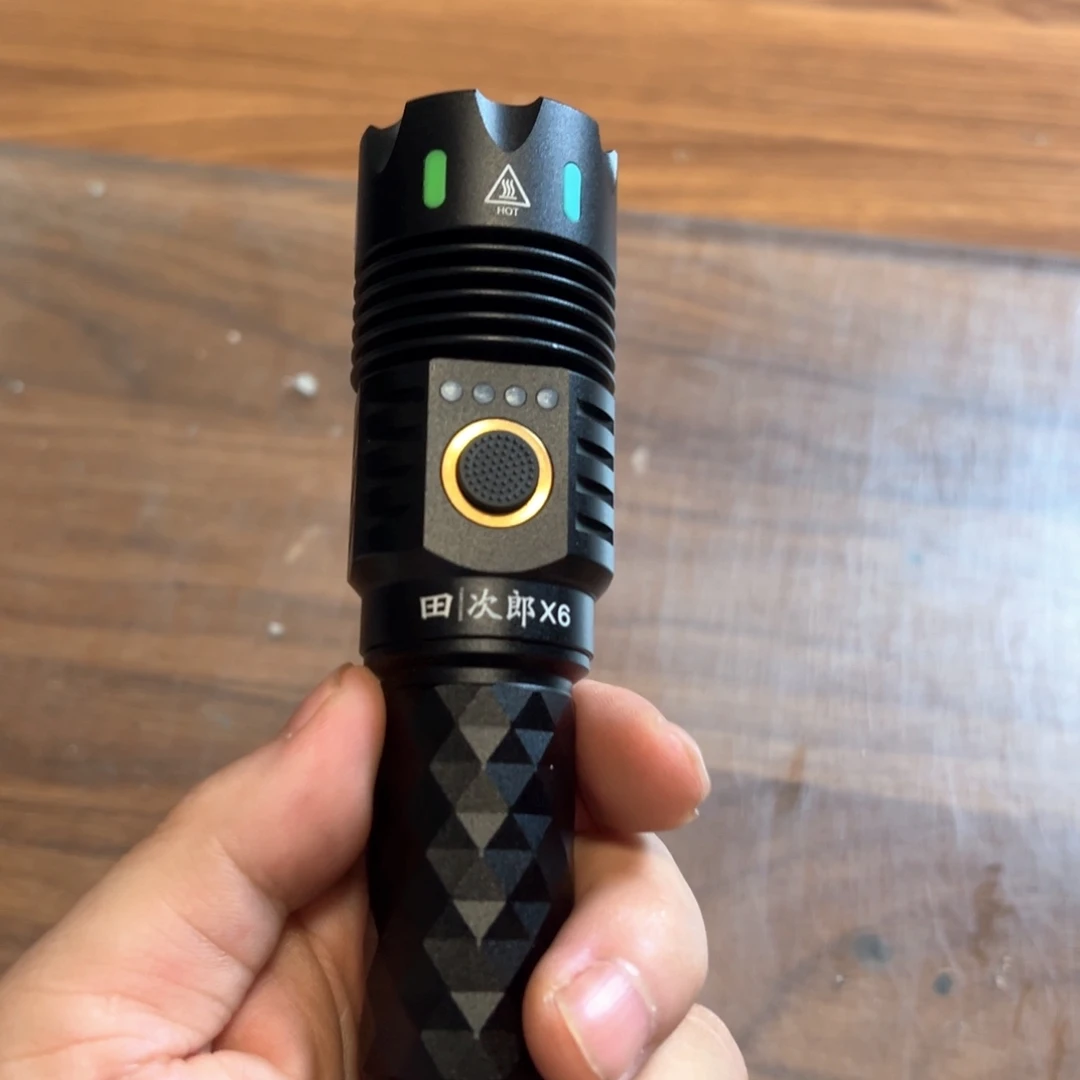 X6强光照射手电万流小直