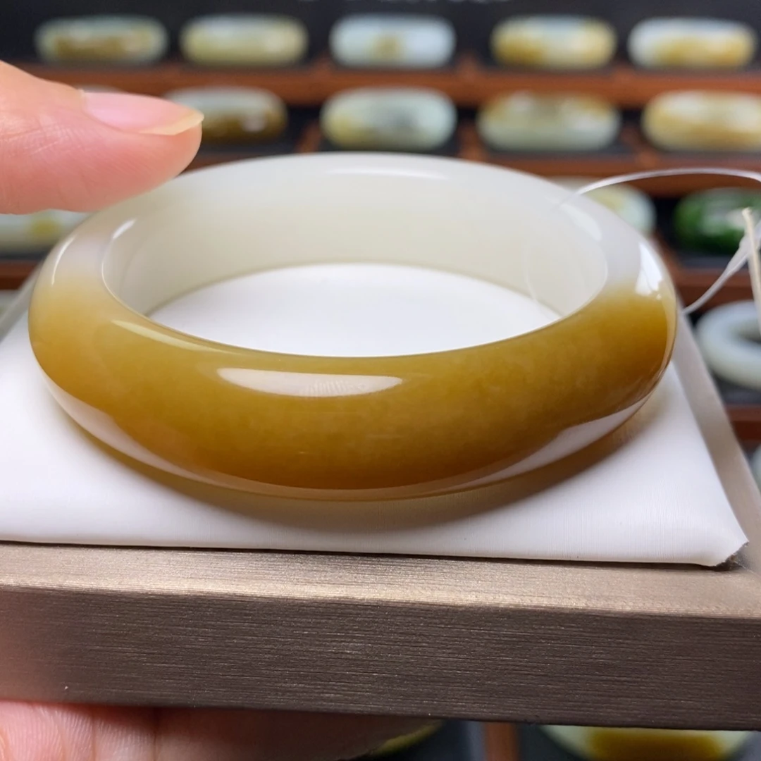 和田玉（糖玉）未镶嵌手镯